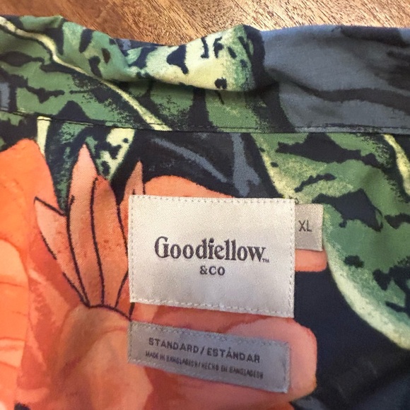 Goodiello  & co XL Hawaiian Shirt - Picture 3 of 3